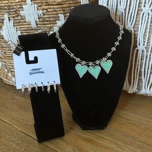 URBAN OUTFITTERS Bundle of necklace and set of earrings
